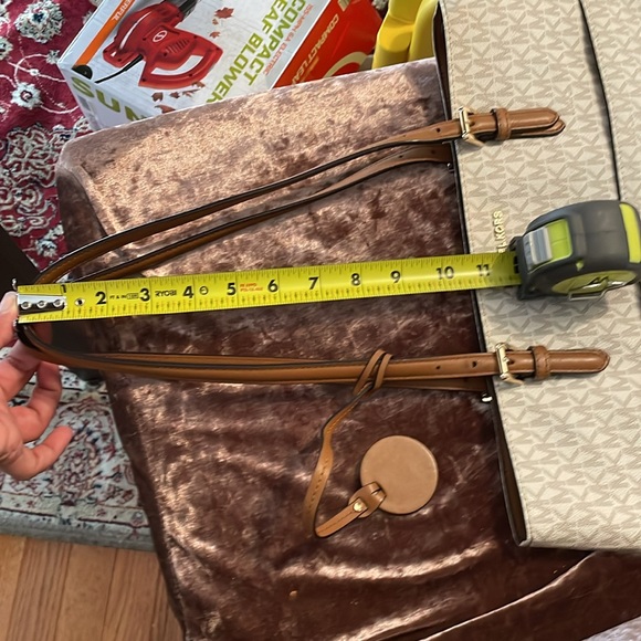 MK handbag ๐ - Picture 10 of 13